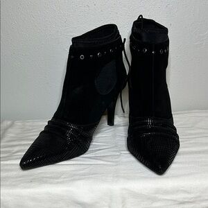 Elegant Black 3.5” Stiletto Ankle Boots W11